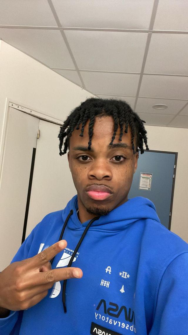 Profil de Saint-yves, 19 ans, Baise gay à Damphreux