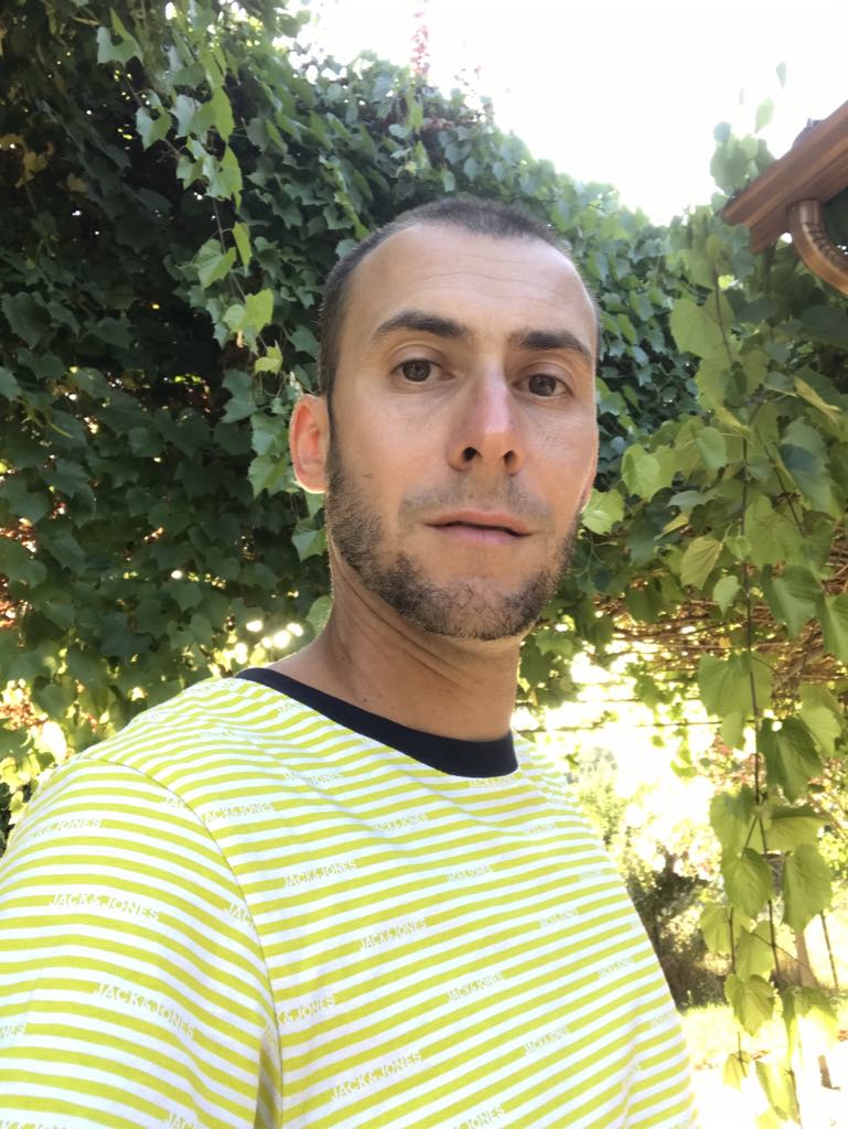 Profil de Dereck, 37 ans, Baise gay à La Place (Ayent)