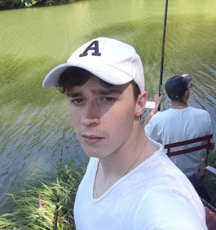 Profil de Mehddy, 19 ans, Baise gay à Monnaz