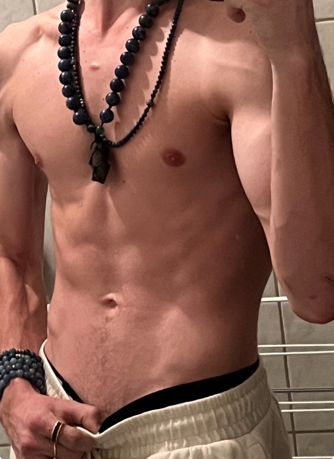 Profil de Nehemy, 18 ans, Baise gay à Albligen