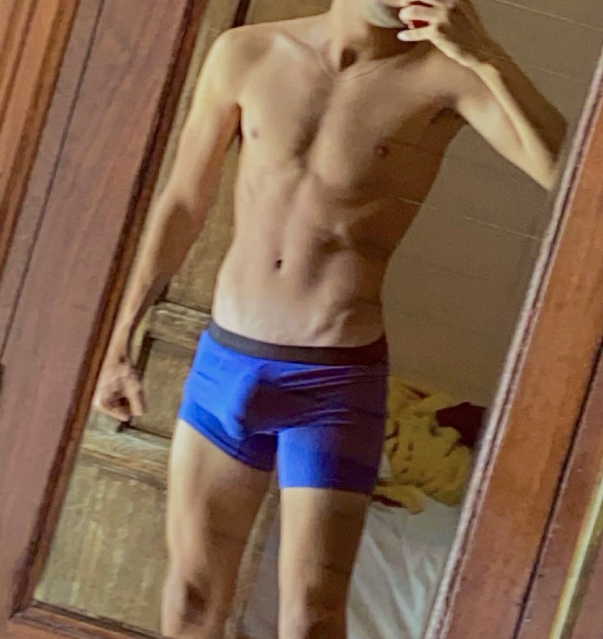 Profil de Sullyvann, 24 ans, Baise gay à Porto Ronco