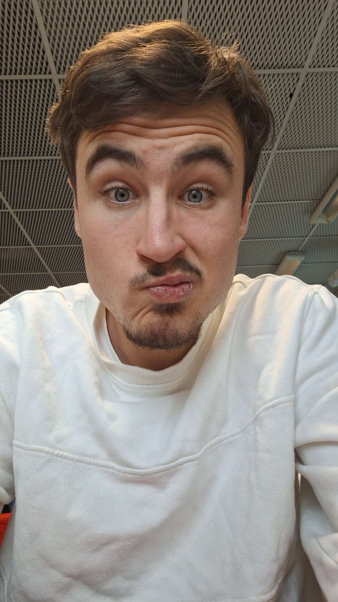 Profil de Yona, 20 ans, Baise gay à Savigny