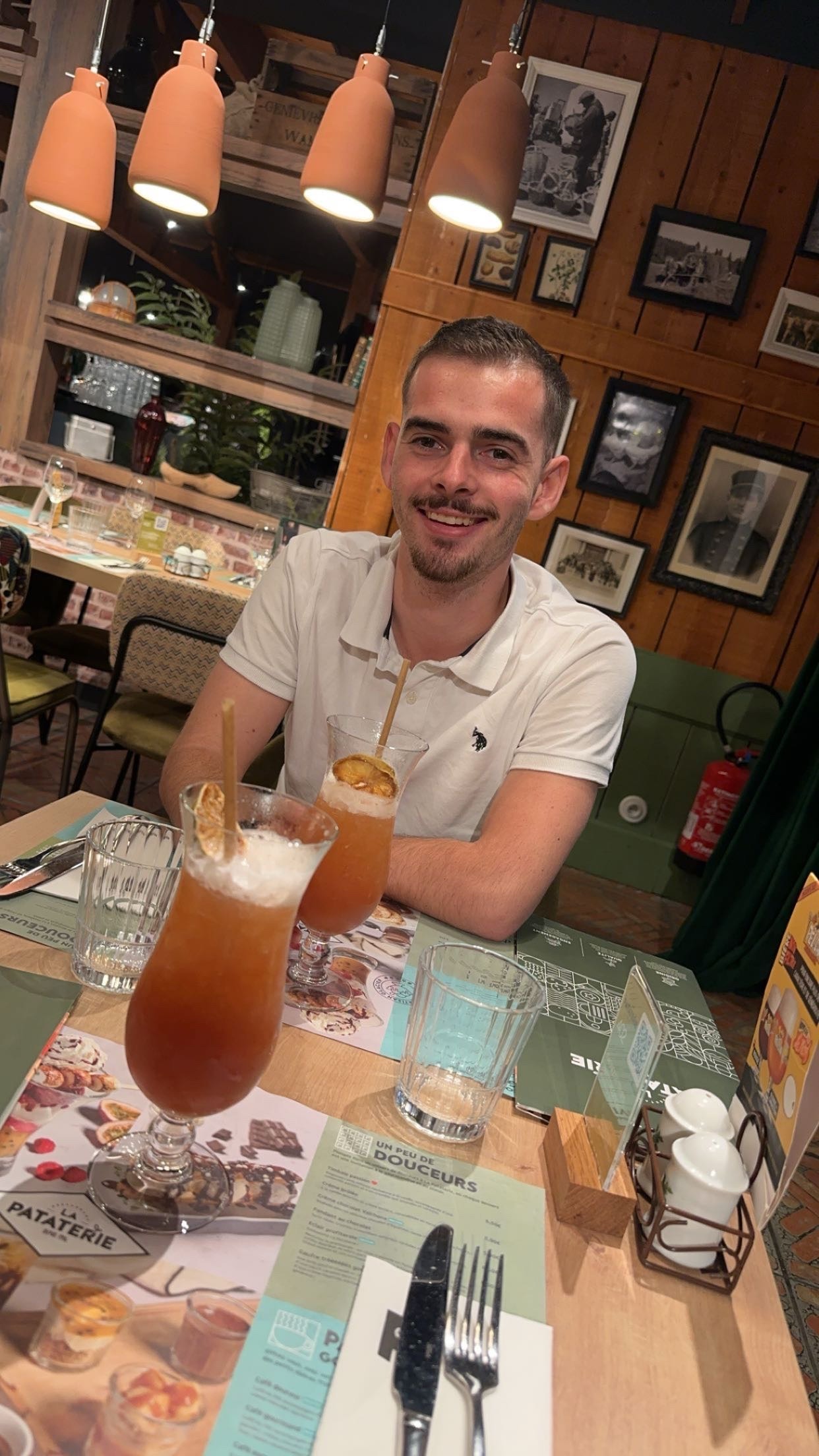 Profil de Henri-paul, 22 ans, Baise gay à Umiken
