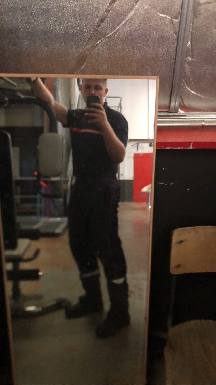 Profil de Eban, 24 ans, Baise gay à Murzelen