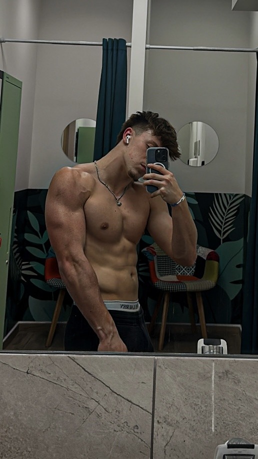 Profil de Thelor, 18 ans, Baise gay à Savigny