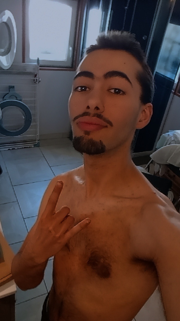 Profil de Dioncounda, 22 ans, Baise gay à Pilatus Kulm