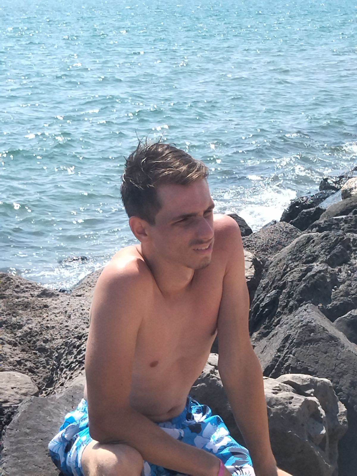 Profil de Erevan, 20 ans, Baise gay à Wassen UR
