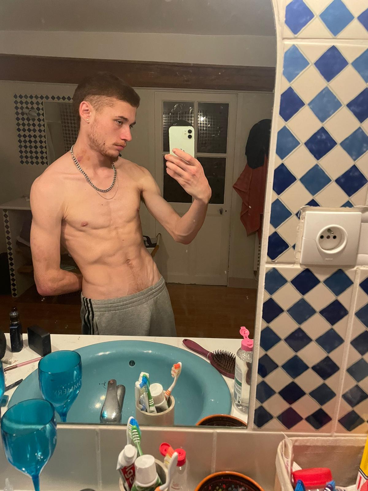 Profil de Ricardo, 19 ans, Baise gay à Obergesteln