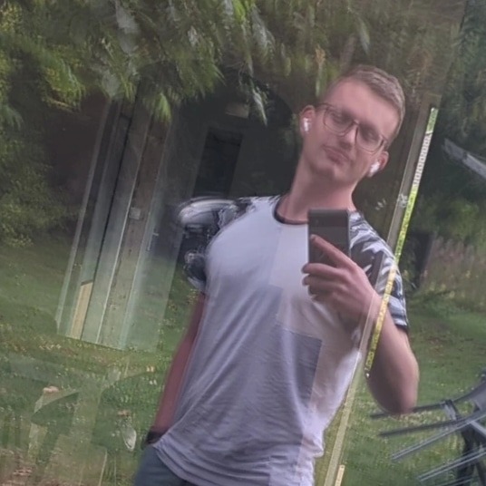 Profil de Loucas, 25 ans, Baise gay à Albinen