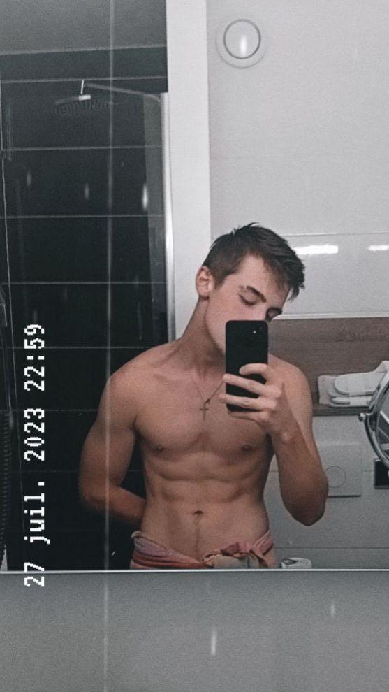 Profil de Clovis, 22 ans, Baise gay à Daiwil