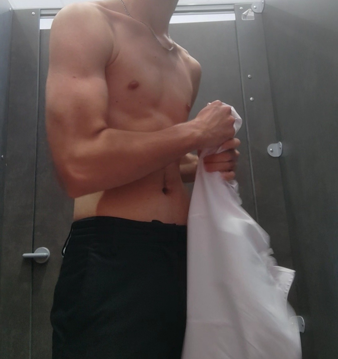 Profil de Yi, 18 ans, Baise gay à St. Stephan
