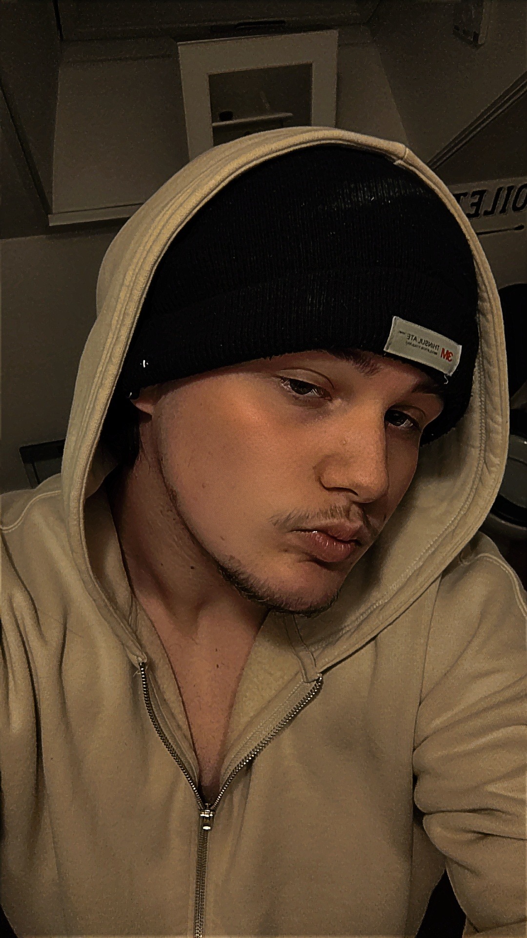 Profil de Hereba, 19 ans, Baise gay à Chamblon