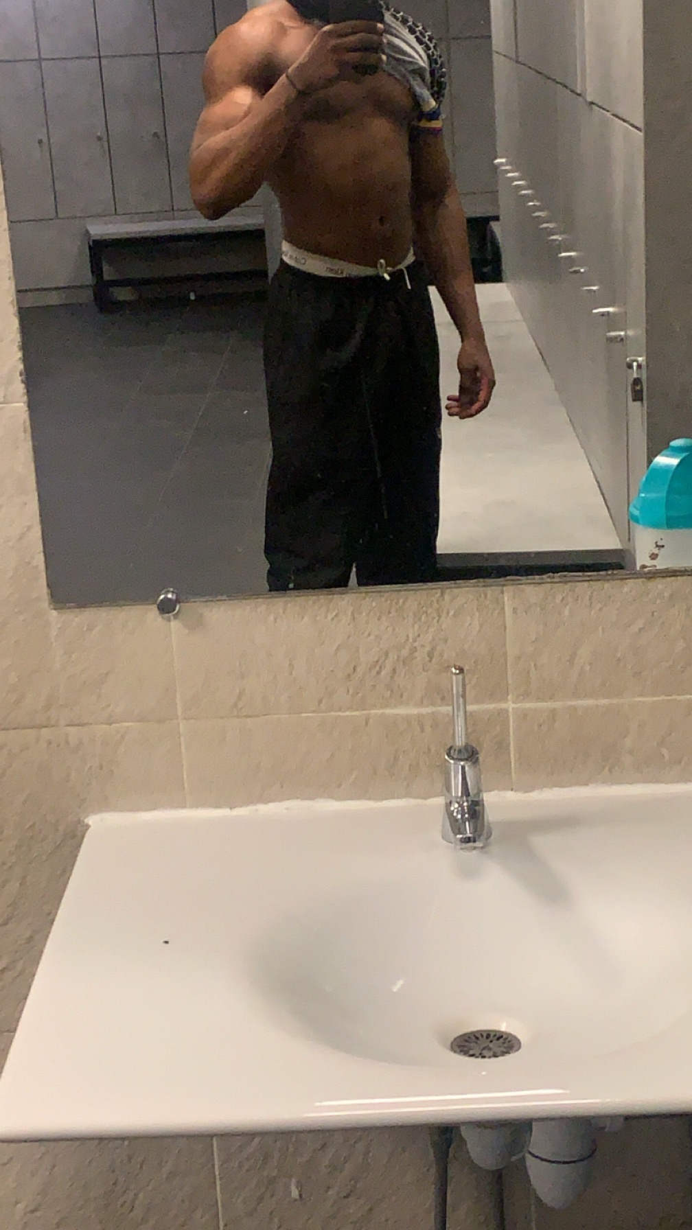 Profil de Neji, 20 ans, Baise gay à Farnern