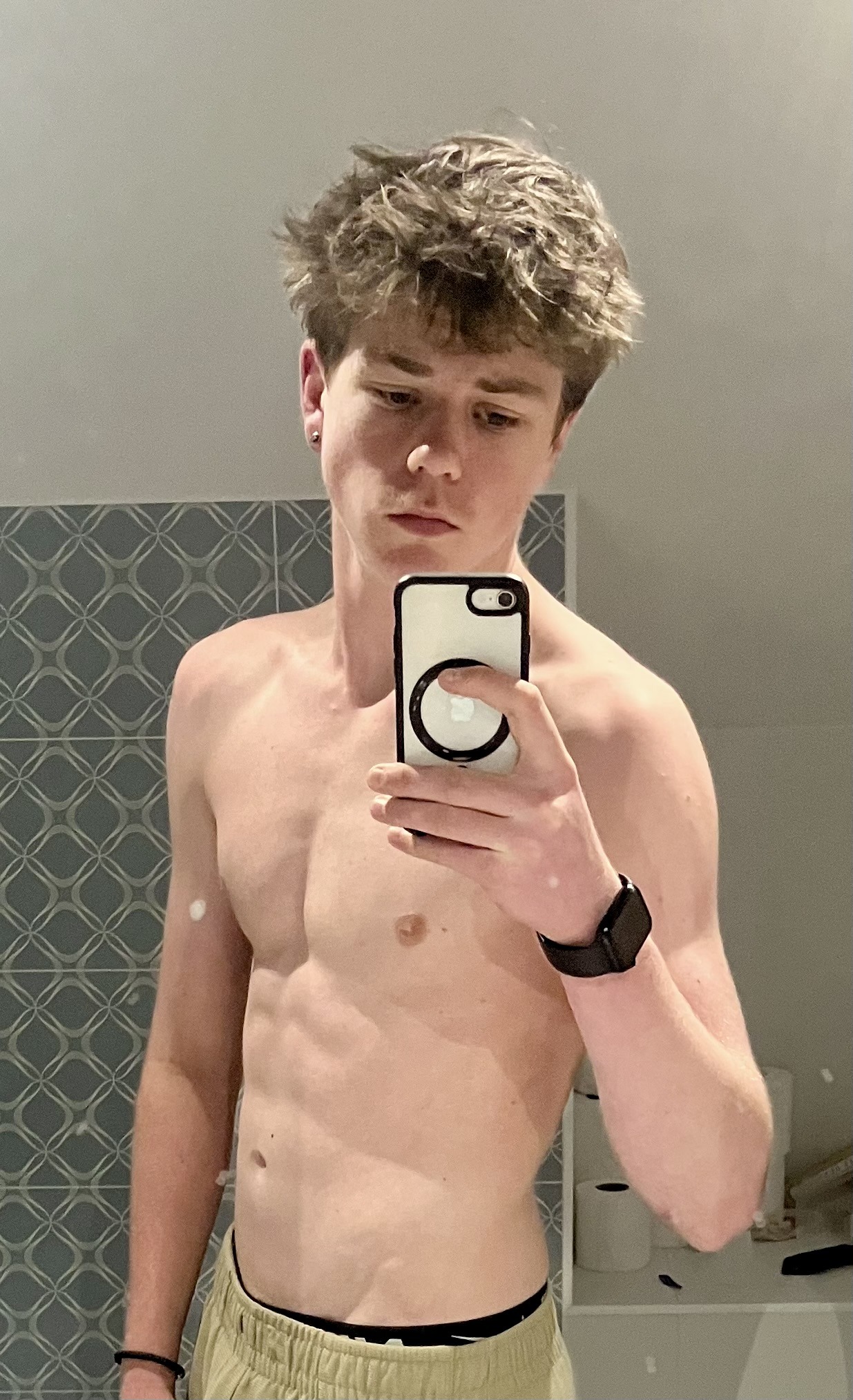Profil de Kinane, 18 ans, Baise gay à Treycovagnes