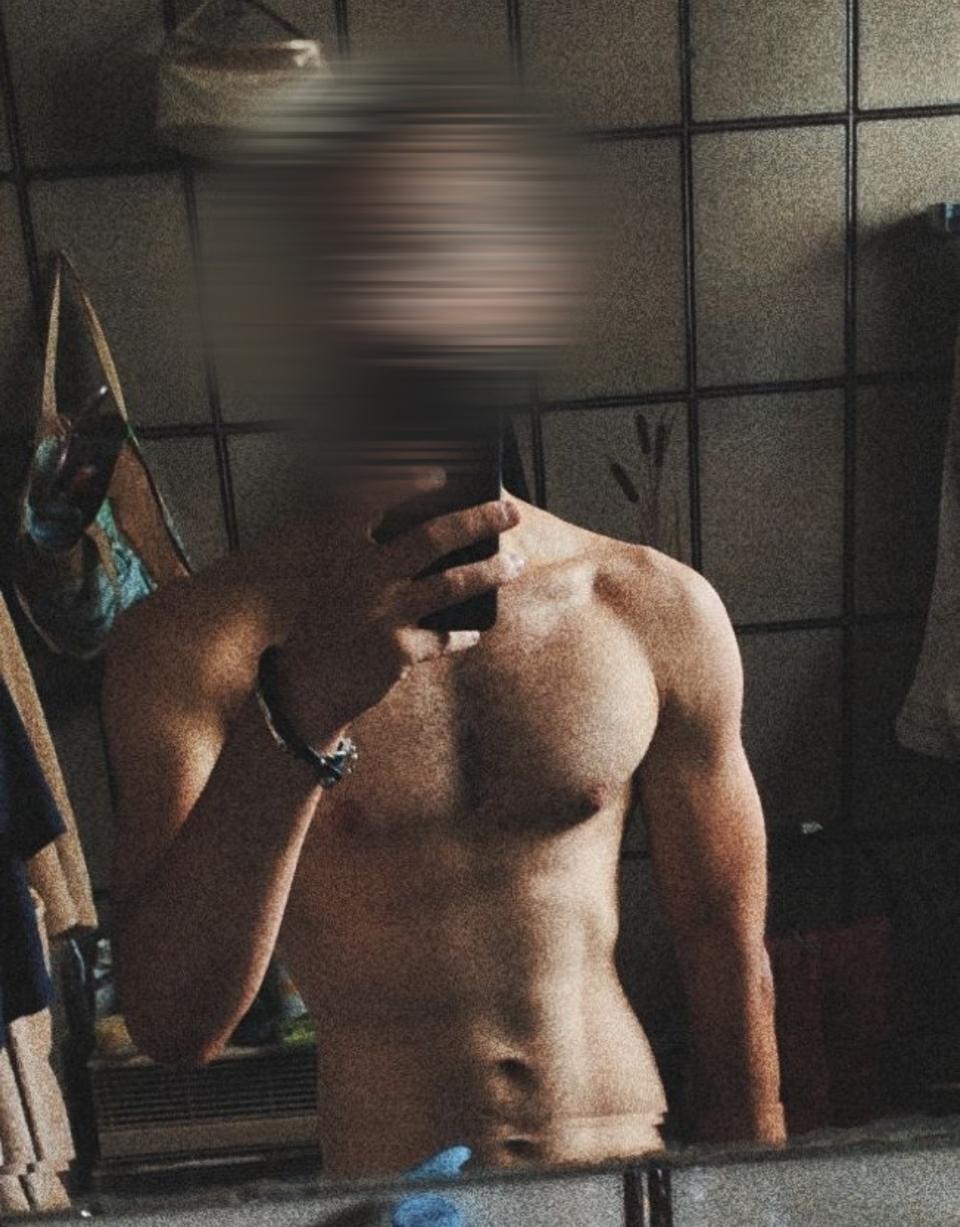 Profil de Rodouane, 25 ans, Baise gay à Noville