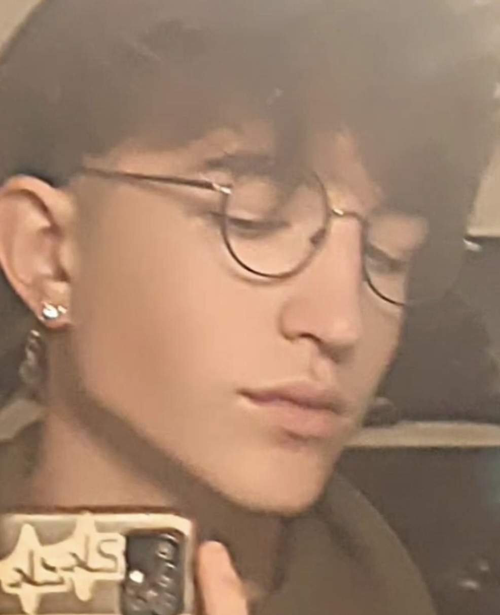 Profil de Carles, 18 ans, Baise gay à Penthéréaz